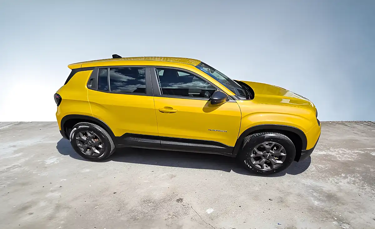 Used 2024 Jeep Avenger Longtitude Luxe Yellow - Interior and Exterior details 9