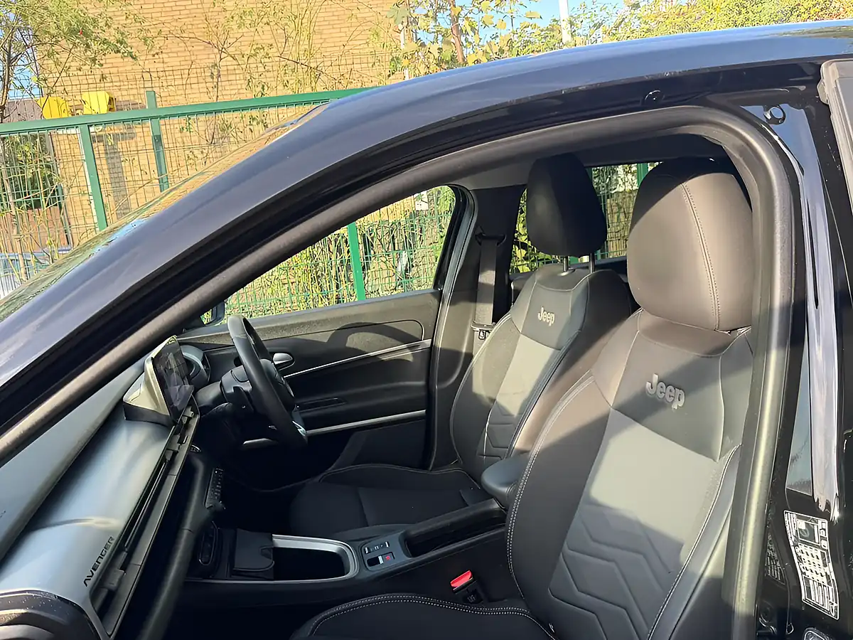 Used 2024 Jeep Avenger Summit Black - Interior and Exterior details 16