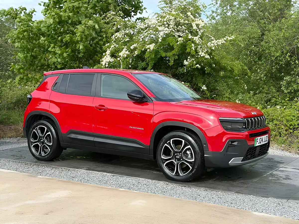 Used 2024 Jeep Avenger Summit Red - Interior and Exterior details 14