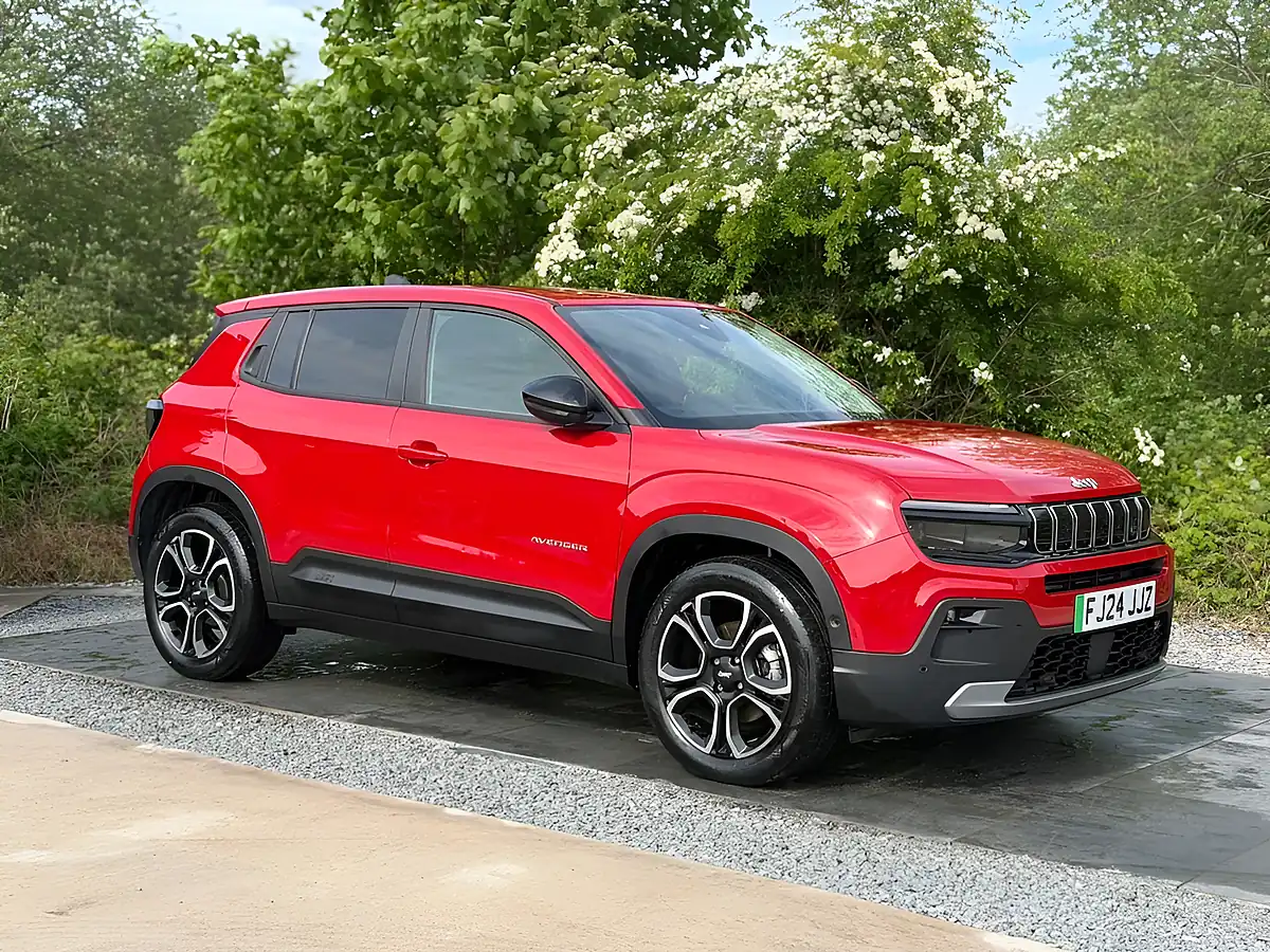 Used 2024 Jeep Avenger Summit Red - Front View
