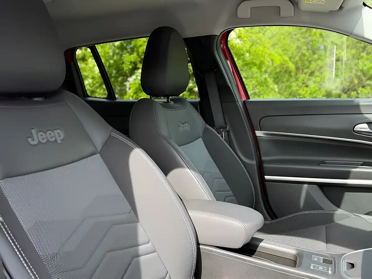 Used 2024 Jeep Avenger Summit Red - Interior and Exterior details 3