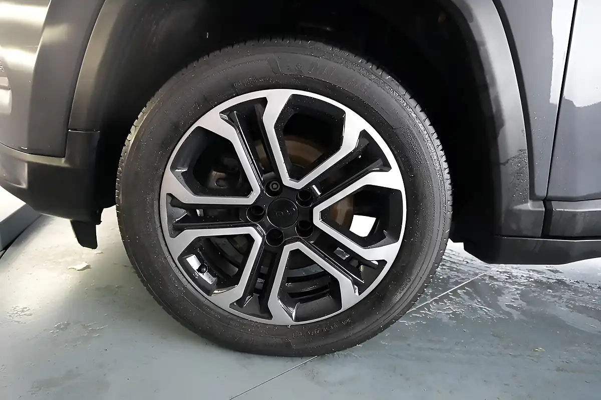 Used 2024 Jeep Compass Limited Grey - Interior and Exterior details 10