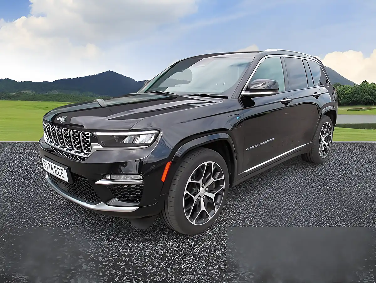 Used 2024 Jeep Grand Cherokee Summit Reserve Black - Front View