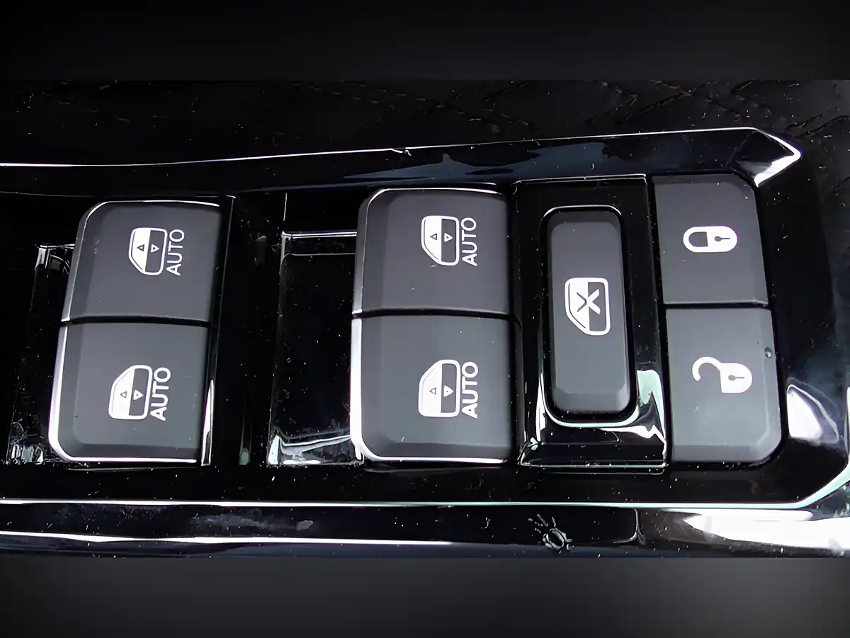 Used 2024 Jeep Grand Cherokee Summit Reserve Black - Interior and Exterior details 7