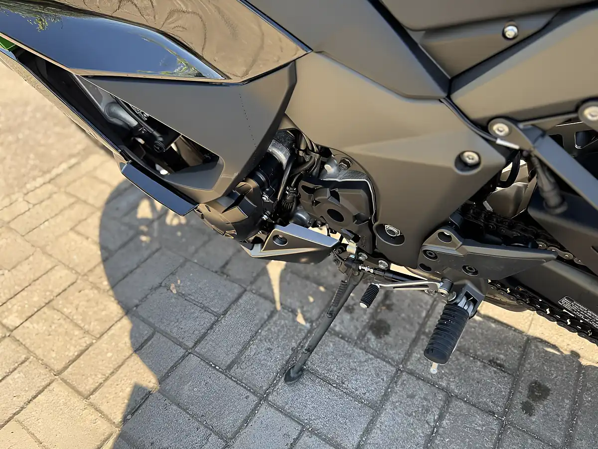 Used 2024 Kawasaki Ninja 1000 Sx Green - Interior and Exterior details 17