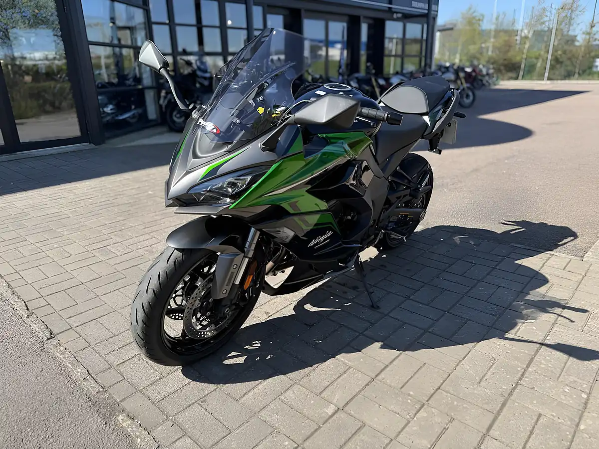 Used 2024 Kawasaki Ninja 1000 Sx Green - Interior and Exterior details 5