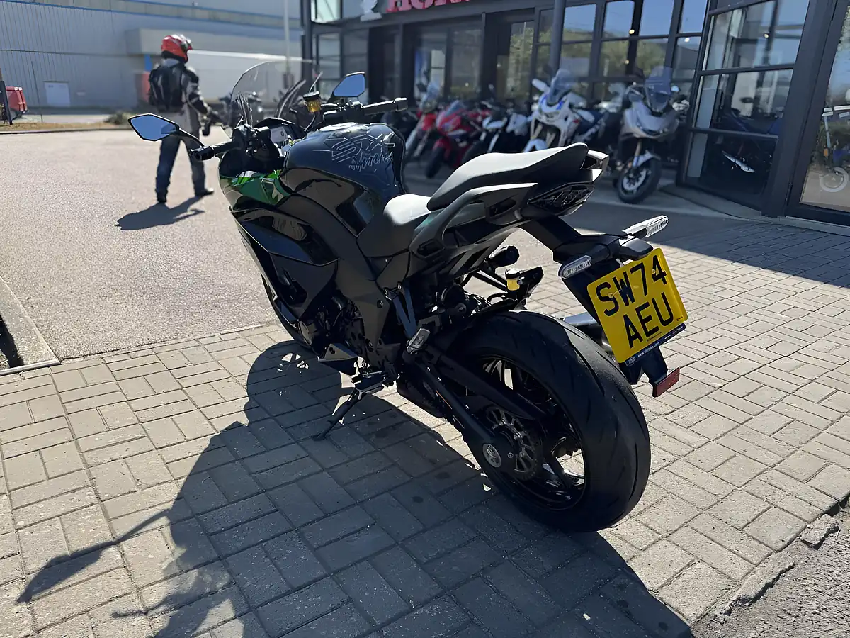 Used 2024 Kawasaki Ninja 1000 Sx Green - Interior and Exterior details 7