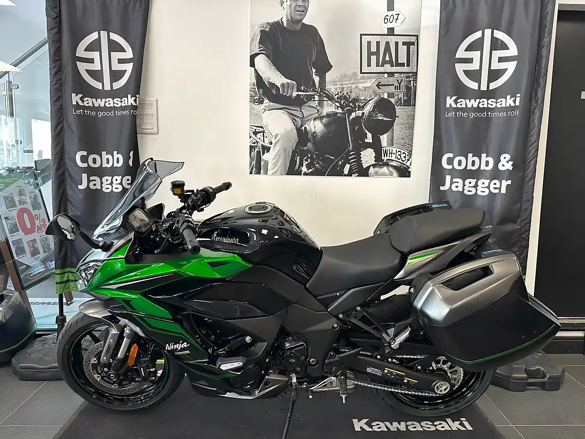 Used 2024 Kawasaki Ninja 1000 Sx Tourer Green - Interior and Exterior details 11