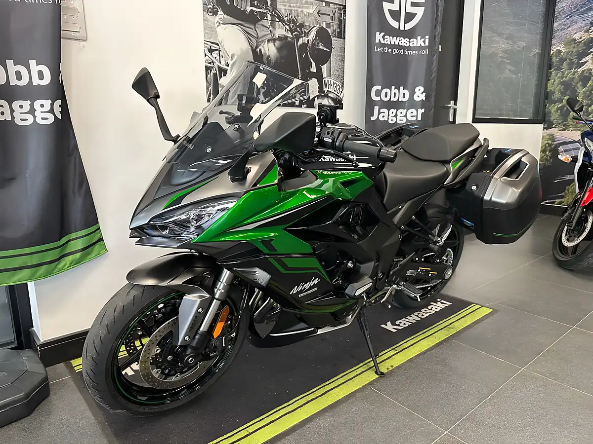 Used 2024 Kawasaki Ninja 1000 Sx Tourer Green - Interior and Exterior details 12