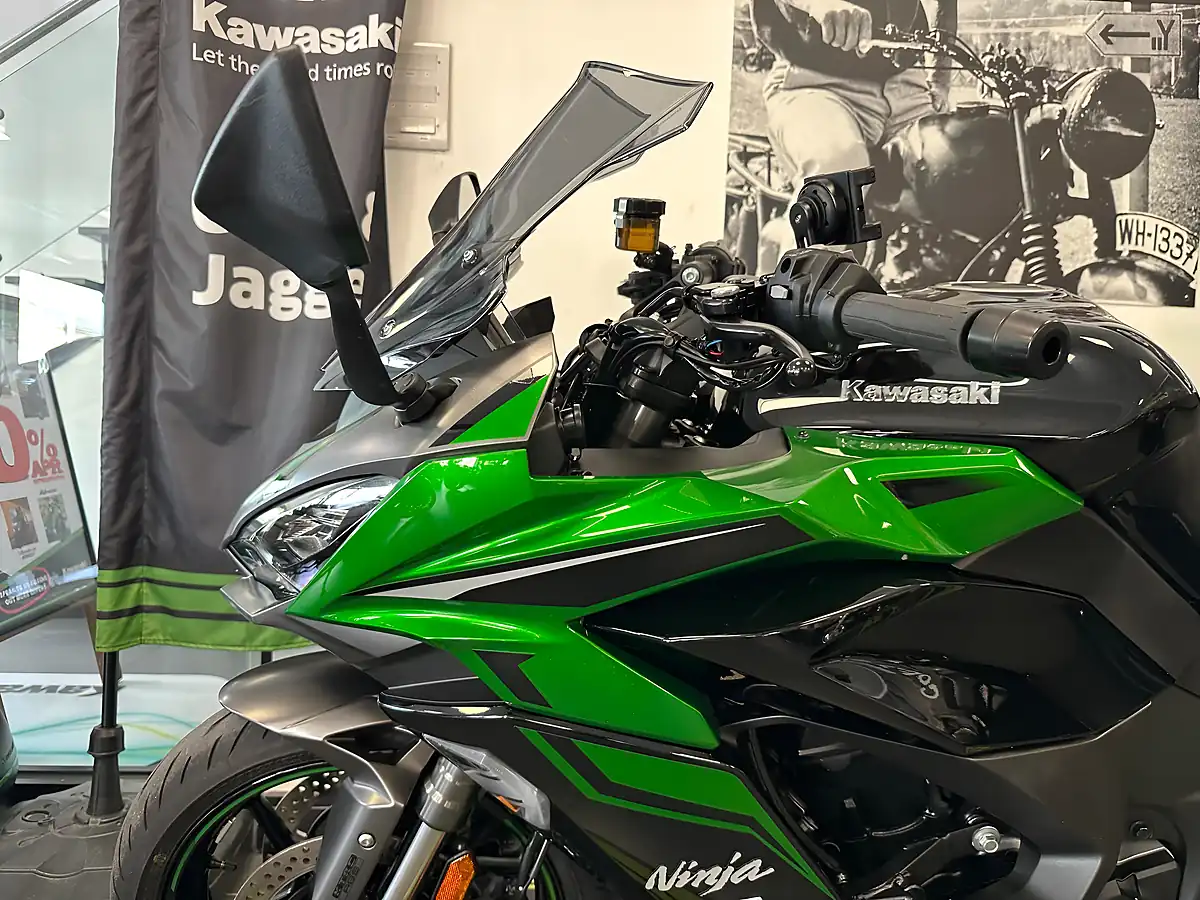 Used 2024 Kawasaki Ninja 1000 Sx Tourer Green - Interior and Exterior details 14