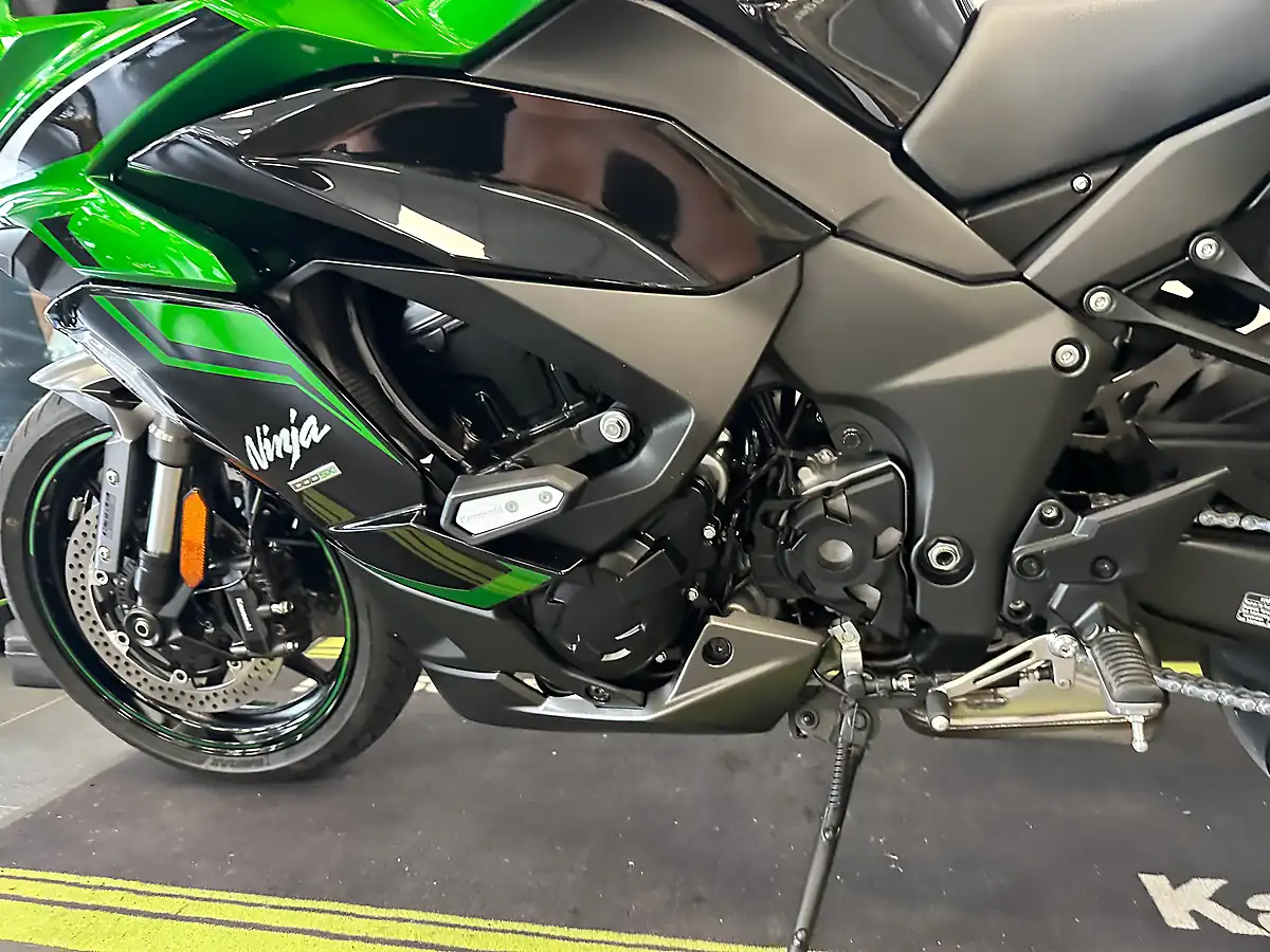 Used 2024 Kawasaki Ninja 1000 Sx Tourer Green - Interior and Exterior details 15