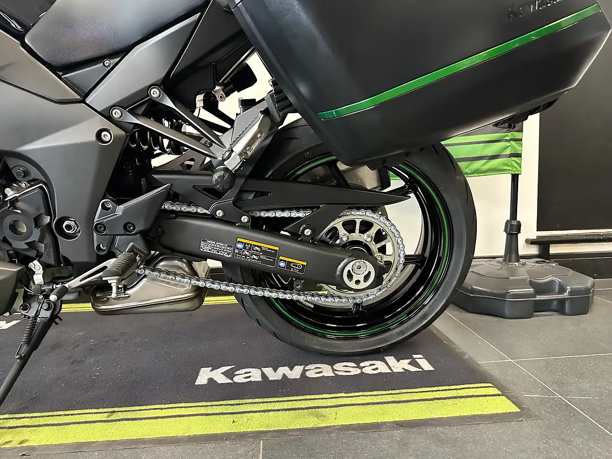 Used 2024 Kawasaki Ninja 1000 Sx Tourer Green - Interior and Exterior details 17