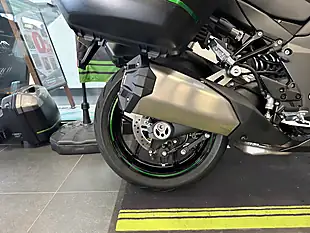 Used 2024 Kawasaki Ninja 1000 Sx Tourer Green - Interior and Exterior details 4