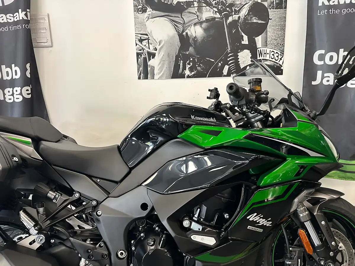 Used 2024 Kawasaki Ninja 1000 Sx Tourer Green - Interior and Exterior details 5