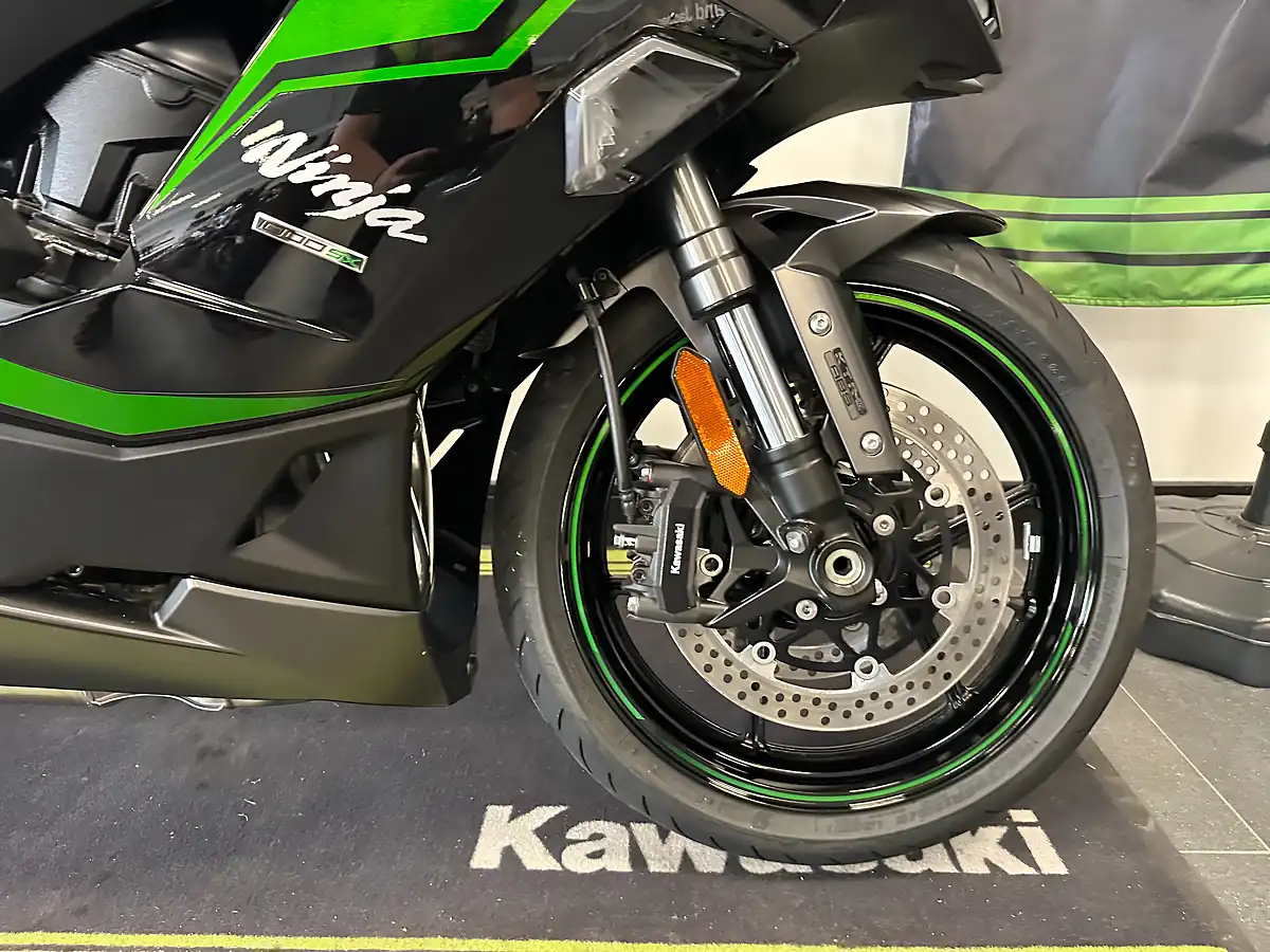 Used 2024 Kawasaki Ninja 1000 Sx Tourer Green - Interior and Exterior details 7