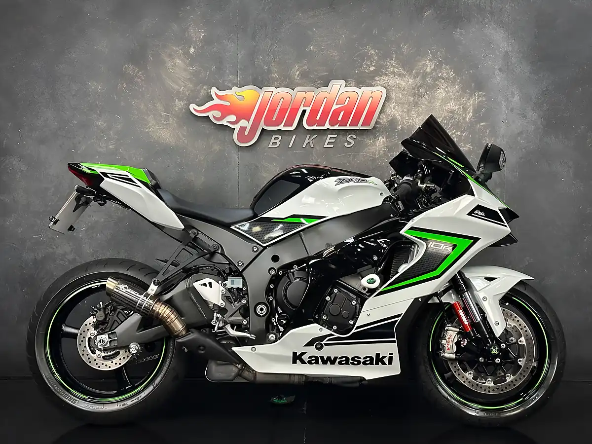 Used 2024 Kawasaki Ninja ZX-10R 1000 White - Front View