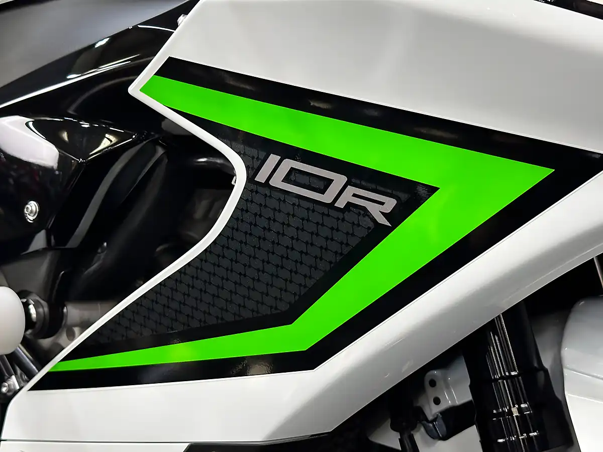 Used 2024 Kawasaki Ninja ZX-10R 1000 White - Interior and Exterior details 14