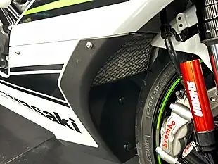 Used 2024 Kawasaki Ninja ZX-10R 1000 White - Interior and Exterior details 16