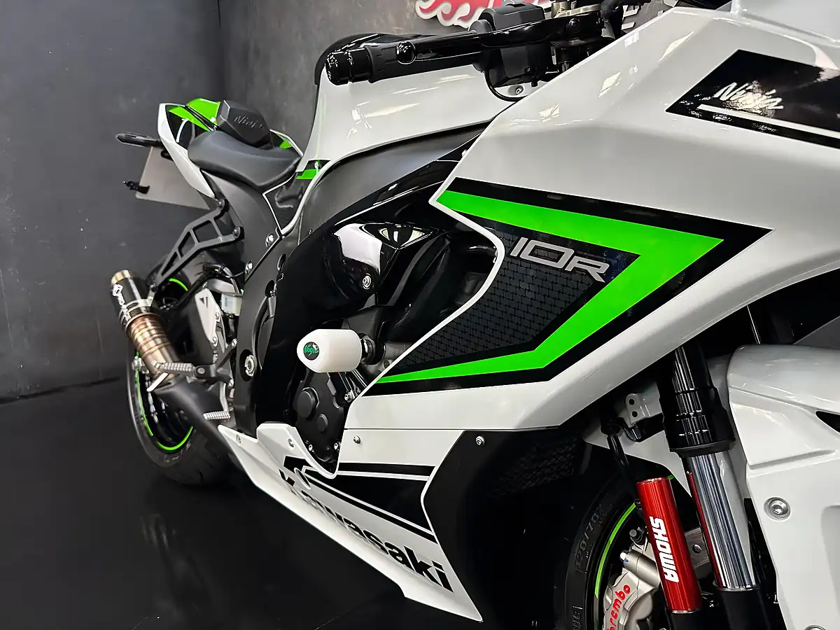 Used 2024 Kawasaki Ninja ZX-10R 1000 White - Interior and Exterior details 17