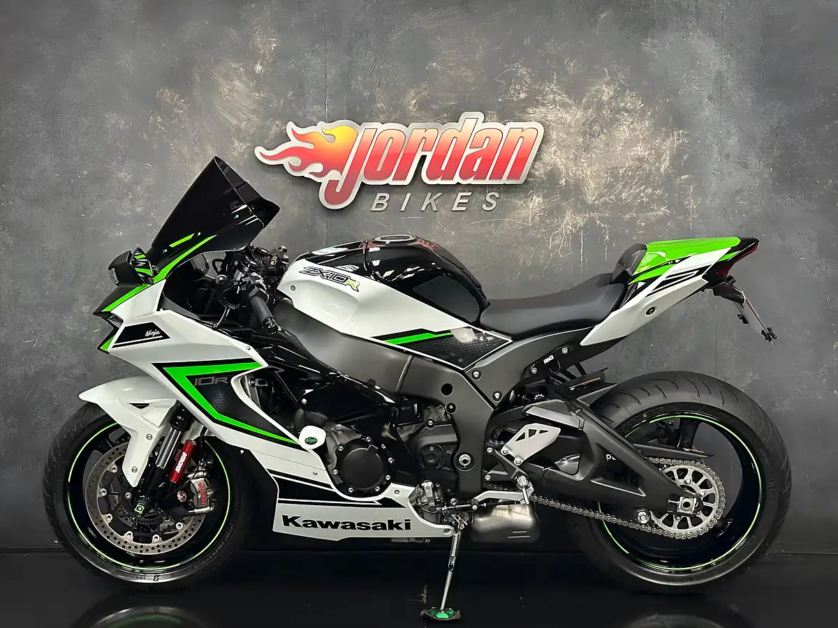 Used 2024 Kawasaki Ninja ZX-10R 1000 White - Interior and Exterior details 2
