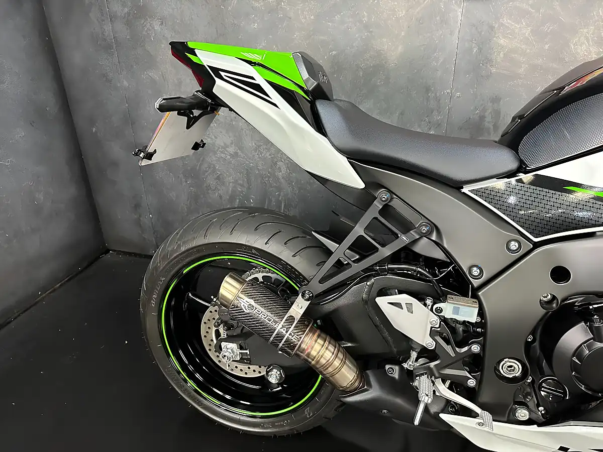 Used 2024 Kawasaki Ninja ZX-10R 1000 White - Interior and Exterior details 6