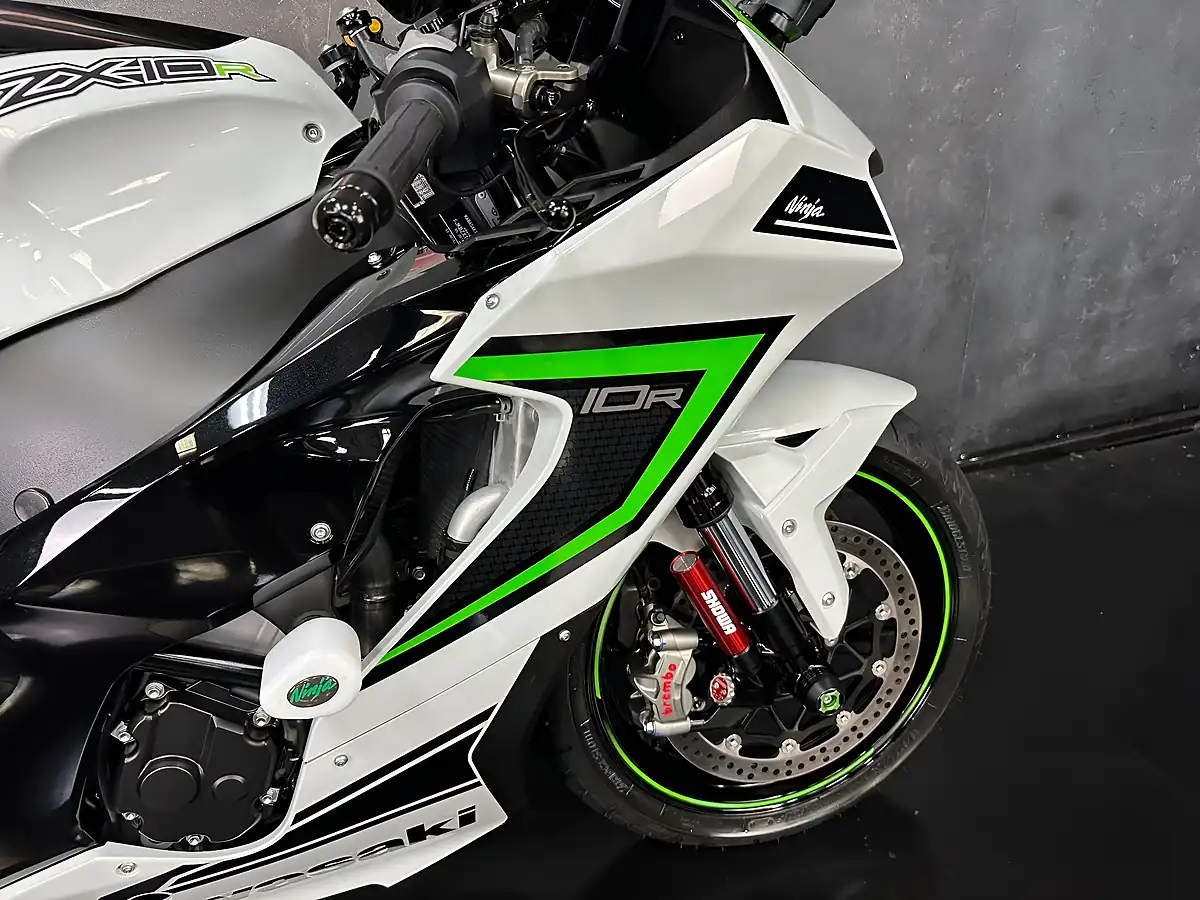 Used 2024 Kawasaki Ninja ZX-10R 1000 White - Interior and Exterior details 9