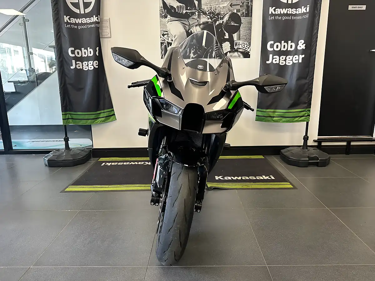 Used 2024 Kawasaki Ninja ZX-10R Super Sports Grey - Interior and Exterior details 10