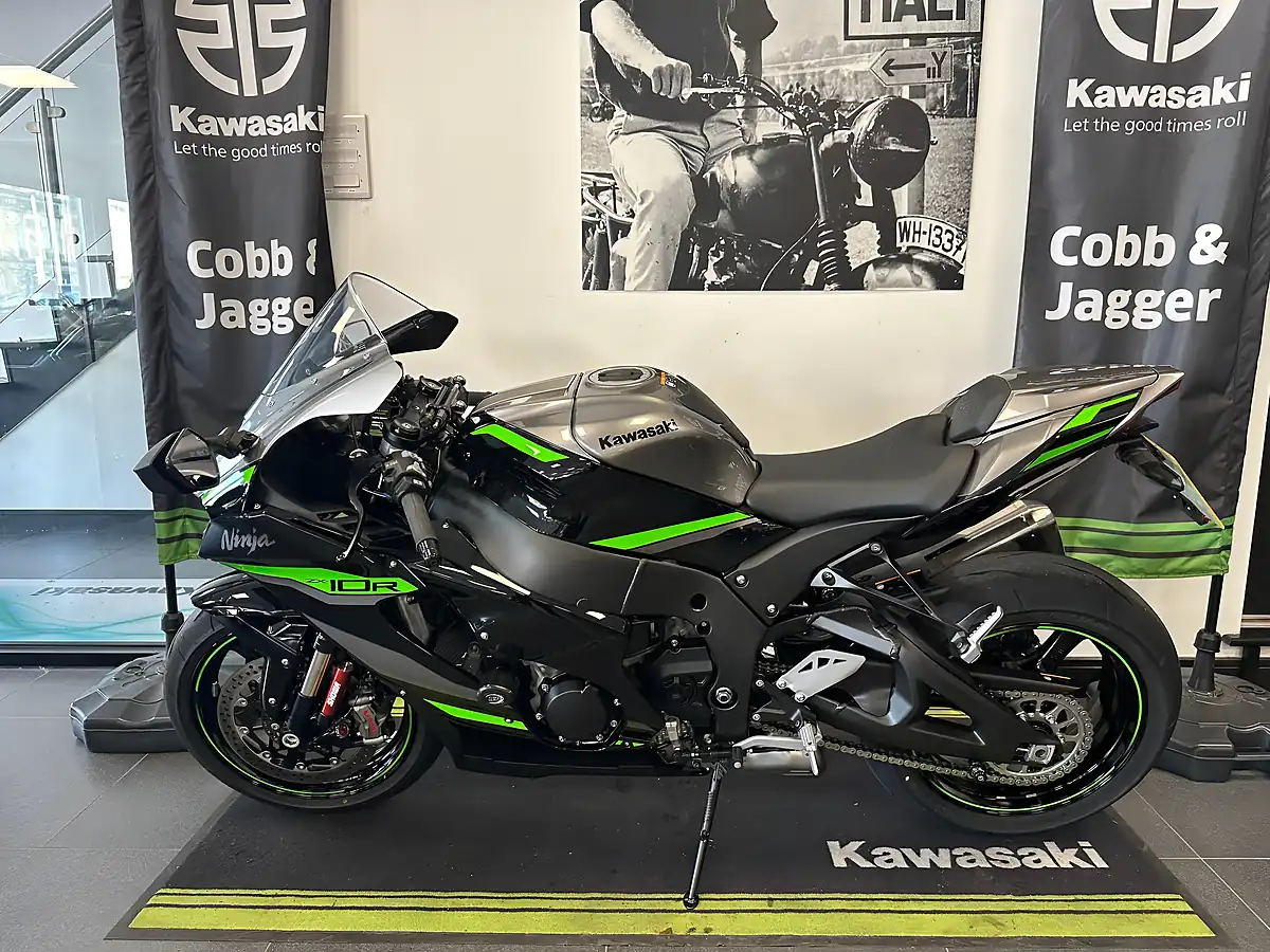 Used 2024 Kawasaki Ninja ZX-10R Super Sports Grey - Interior and Exterior details 11