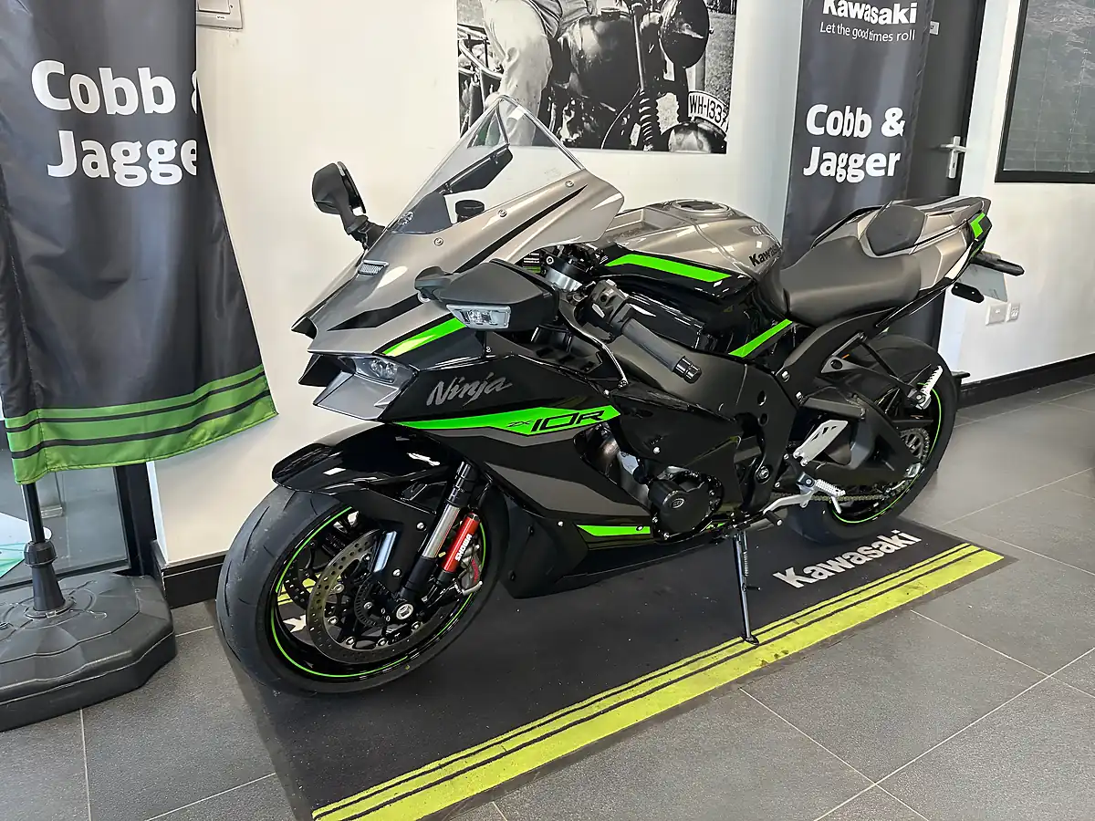 Used 2024 Kawasaki Ninja ZX-10R Super Sports Grey - Interior and Exterior details 12