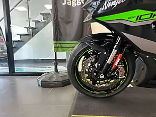 Used 2024 Kawasaki Ninja ZX-10R Super Sports Grey - Interior and Exterior details 13