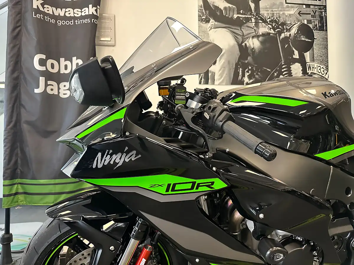 Used 2024 Kawasaki Ninja ZX-10R Super Sports Grey - Interior and Exterior details 14