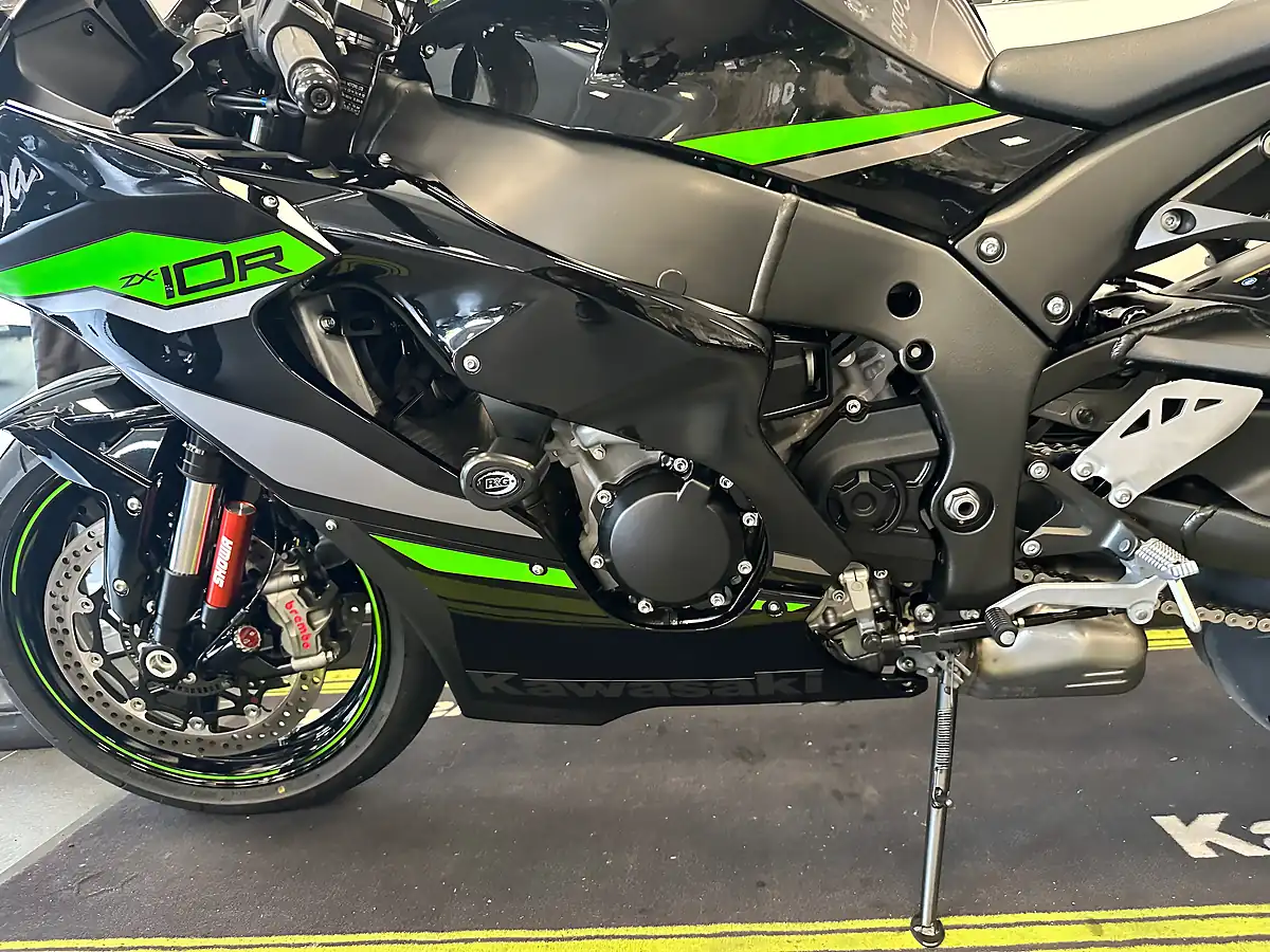Used 2024 Kawasaki Ninja ZX-10R Super Sports Grey - Interior and Exterior details 15