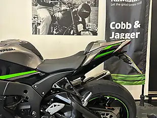 Used 2024 Kawasaki Ninja ZX-10R Super Sports Grey - Interior and Exterior details 16