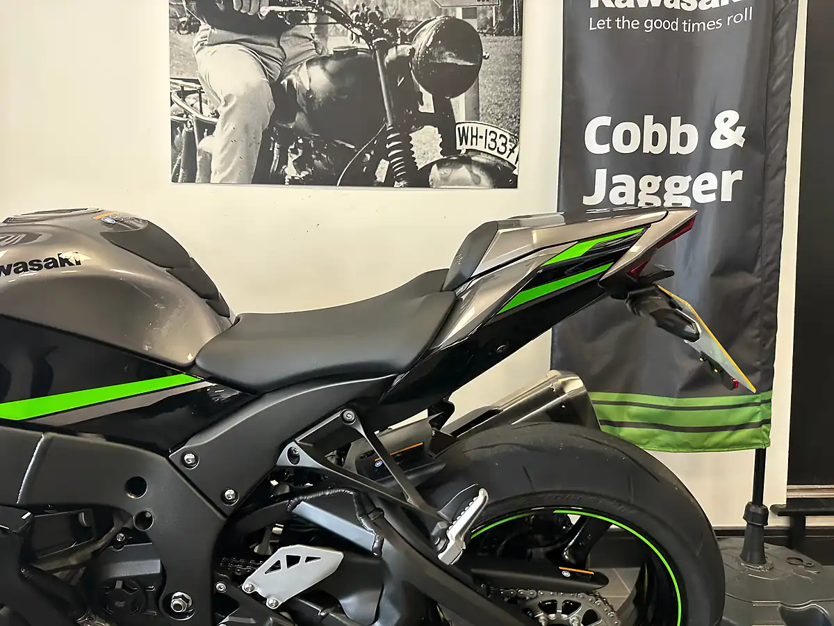Used 2024 Kawasaki Ninja ZX-10R Super Sports Grey - Interior and Exterior details 16