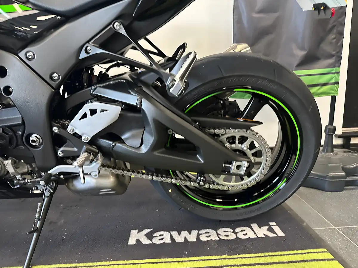 Used 2024 Kawasaki Ninja ZX-10R Super Sports Grey - Interior and Exterior details 17