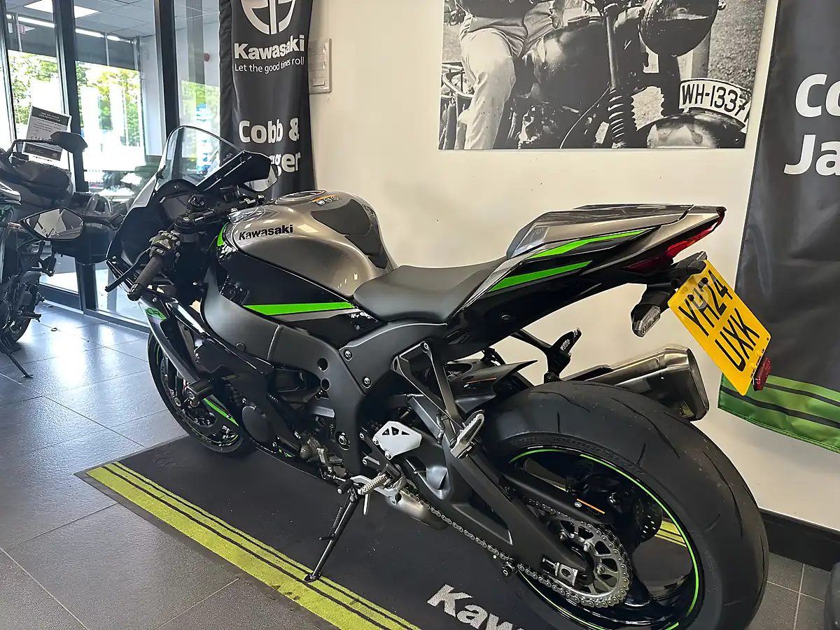 Used 2024 Kawasaki Ninja ZX-10R Super Sports Grey - Interior and Exterior details 18
