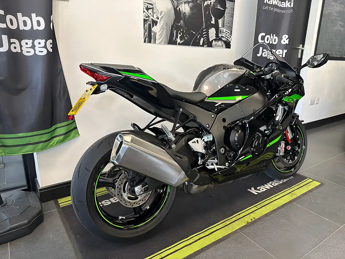 Used 2024 Kawasaki Ninja ZX-10R Super Sports Grey - Interior and Exterior details 2