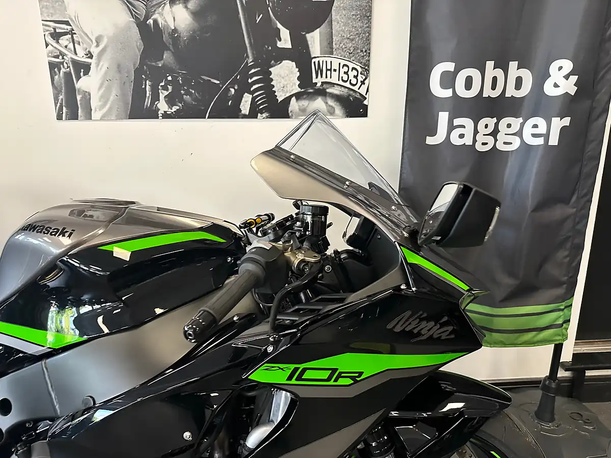 Used 2024 Kawasaki Ninja ZX-10R Super Sports Grey - Interior and Exterior details 6