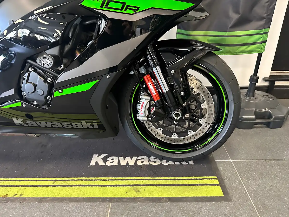 Used 2024 Kawasaki Ninja ZX-10R Super Sports Grey - Interior and Exterior details 7