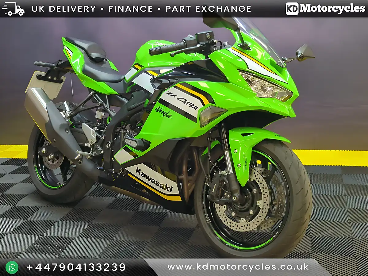 Used 2024 Kawasaki Ninja ZX-4RR Green - Front View