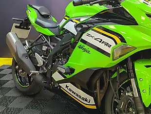 Used 2024 Kawasaki Ninja ZX-4RR Green - Interior and Exterior details 10