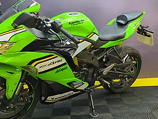 Used 2024 Kawasaki Ninja ZX-4RR Green - Interior and Exterior details 11
