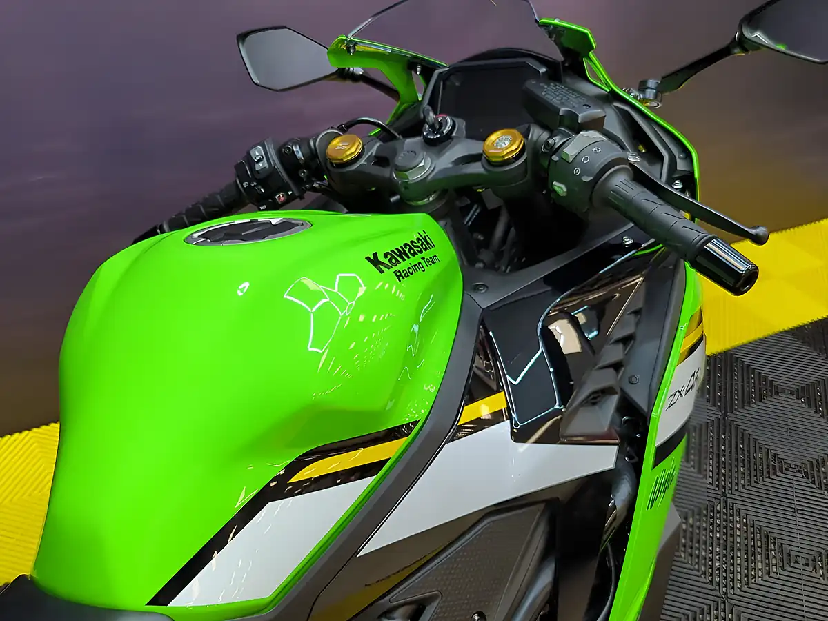 Used 2024 Kawasaki Ninja ZX-4RR Green - Interior and Exterior details 12