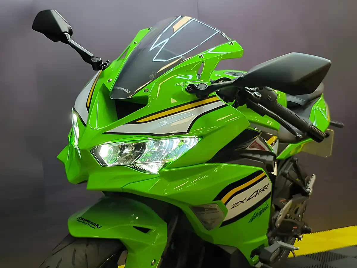 Used 2024 Kawasaki Ninja ZX-4RR Green - Interior and Exterior details 16