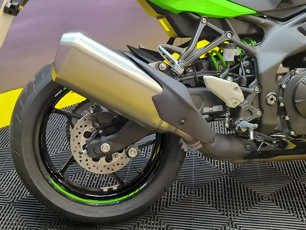 Used 2024 Kawasaki Ninja ZX-4RR Green - Interior and Exterior details 20