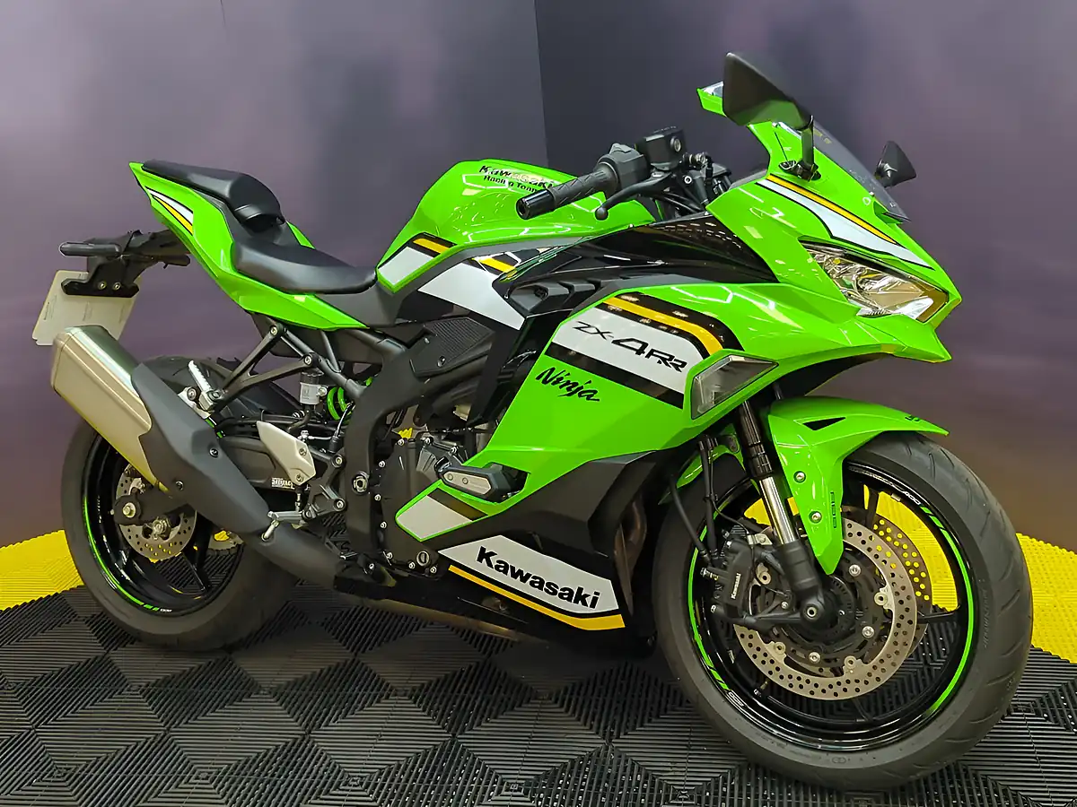 Used 2024 Kawasaki Ninja ZX-4RR Green - Interior and Exterior details 3