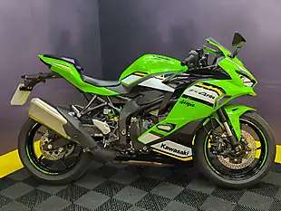 Used 2024 Kawasaki Ninja ZX-4RR Green - Interior and Exterior details 5