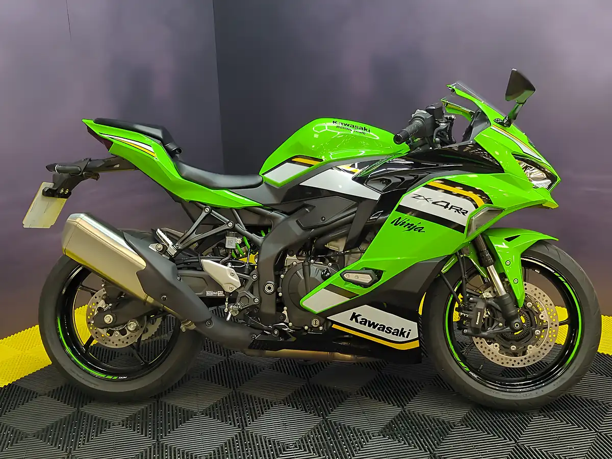 Used 2024 Kawasaki Ninja ZX-4RR Green - Interior and Exterior details 5