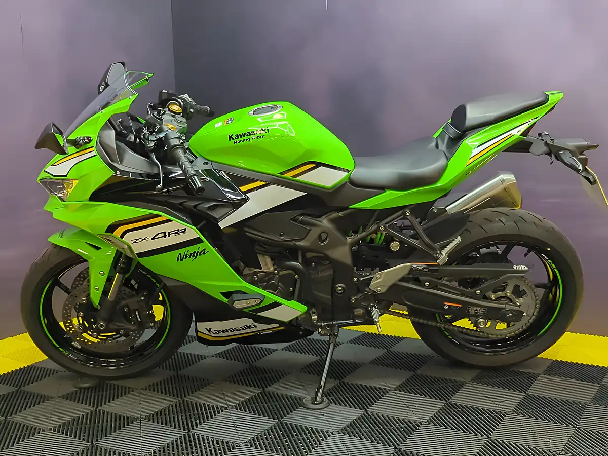Used 2024 Kawasaki Ninja ZX-4RR Green - Interior and Exterior details 6