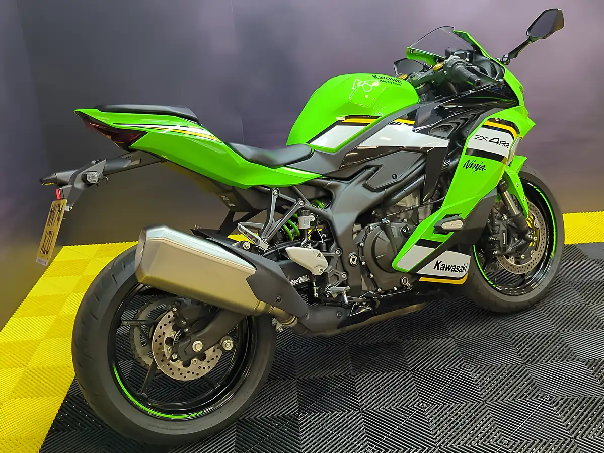 Used 2024 Kawasaki Ninja ZX-4RR Green - Interior and Exterior details 7